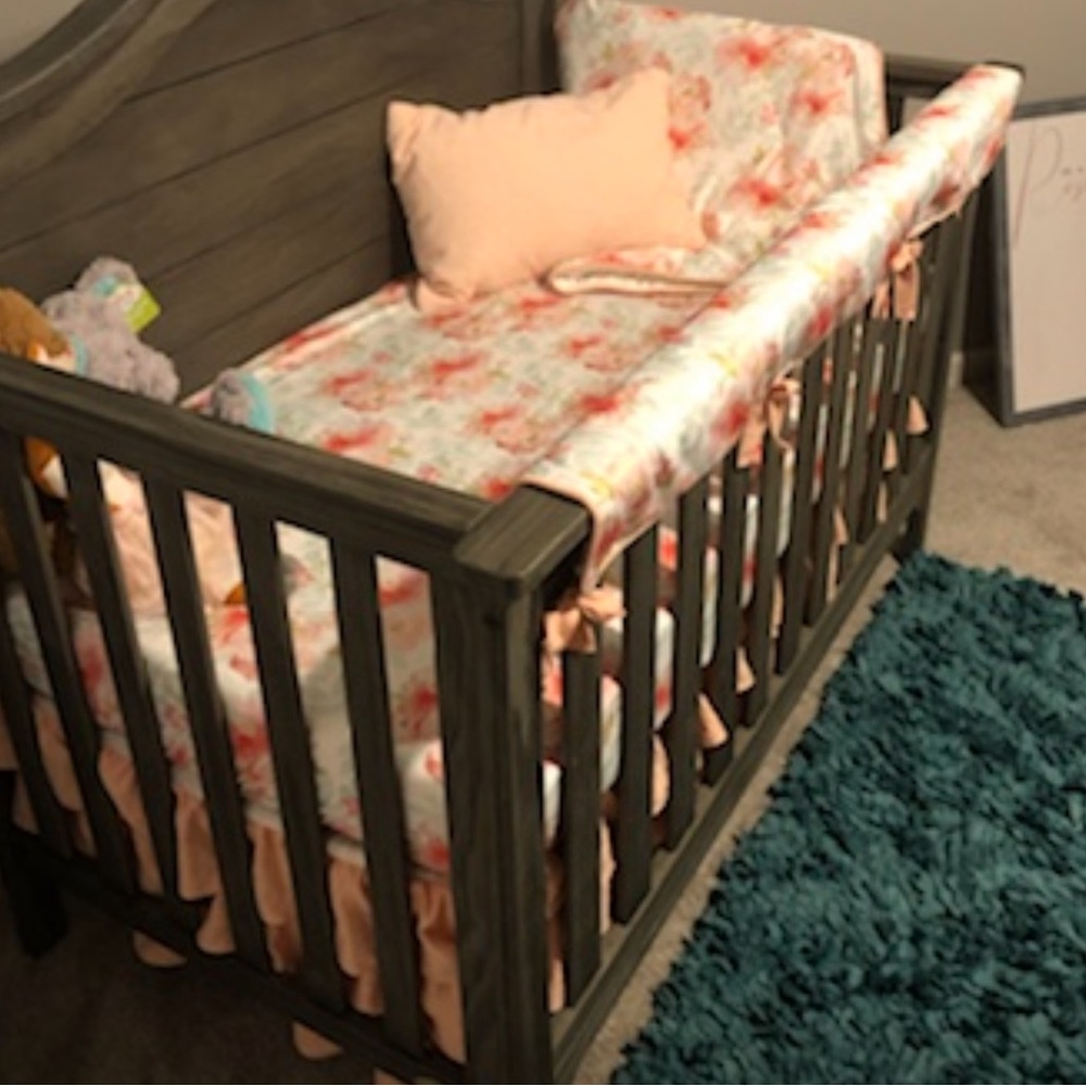 Sahaler crib bedding like new
